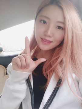 唱歌的李小喵主播照片