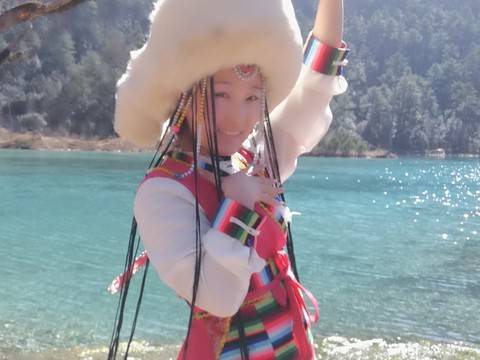 素颜播小语海报