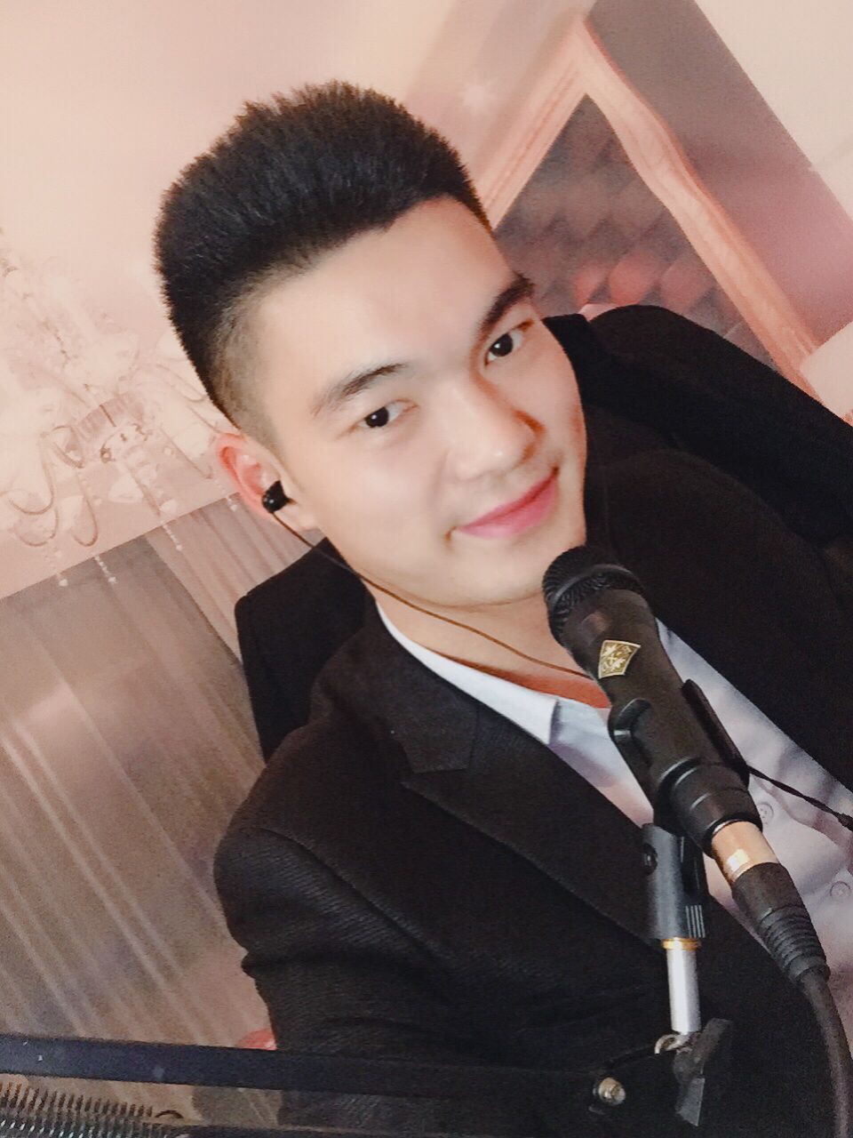 主播闫少的主播照片