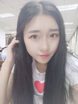萌小主想生五冠很久了主播照片