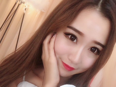 梓萌bb海报
