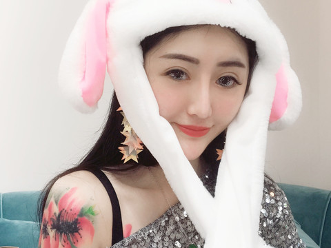 美娜🌸海报