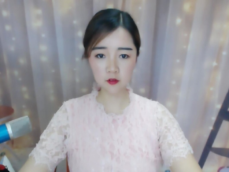 依然爱卿的主播海报