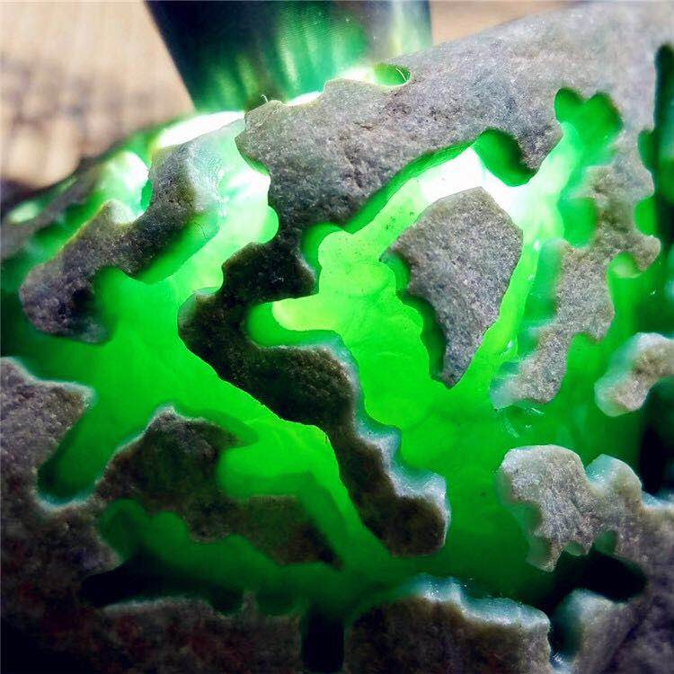 饰品万千，翡翠当先的主播照片