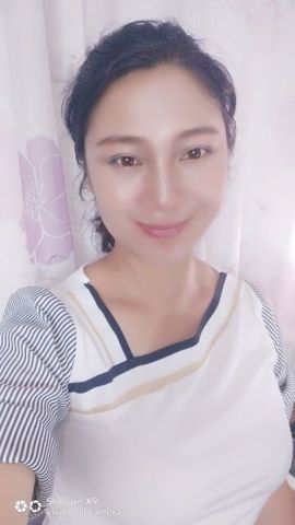 李彩菇主播照片