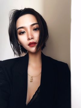 酸奶xi主播照片