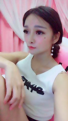 ：一一安安主播照片