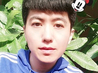 美女是吃货的主播照片
