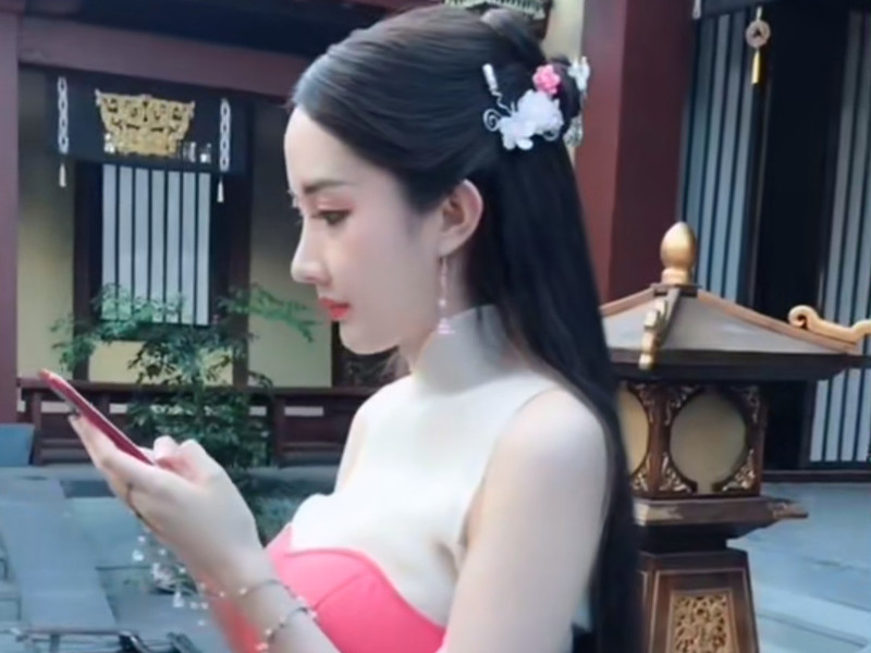 霞公主的主播海报