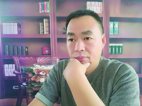 快乐~老男人海报