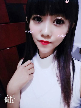 小土球主播照片