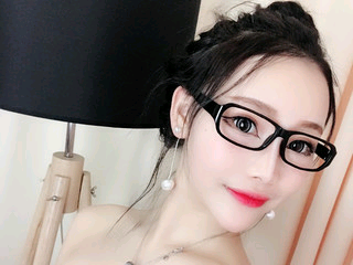 R忠忠主播照片