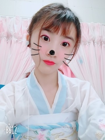 选择性疯狂症的小可爱的主播照片