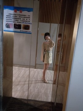 万种风情的小女子主播照片