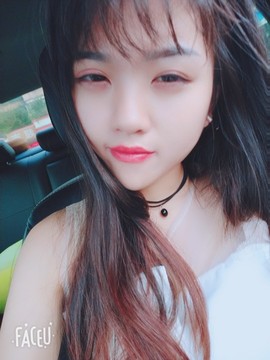 万种风情的小女子主播照片