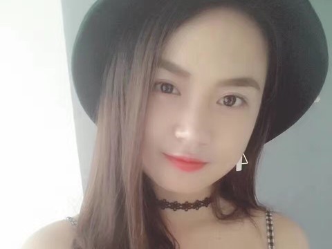 丽宝🌸🌸🌸海报