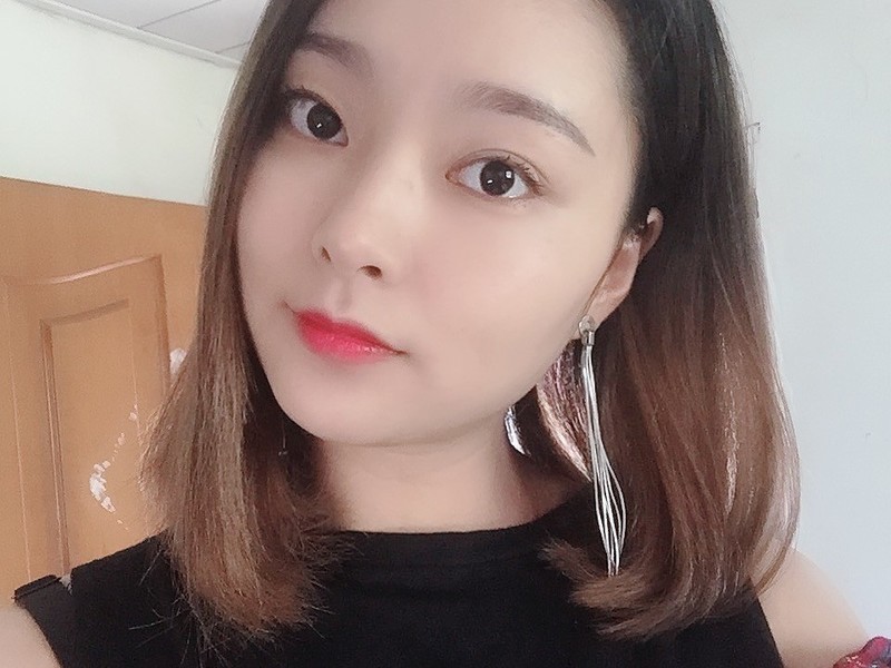 花却雨的主播海报