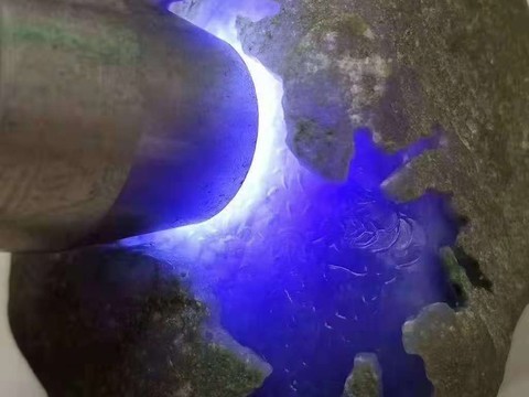 宏世珠宝翡翠原石海报
