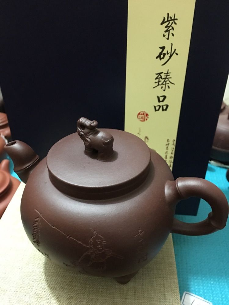 凤姐做紫砂壶自产自销的主播照片