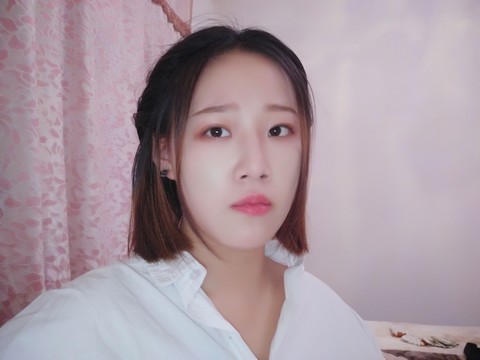 ✿．香香。新人求守护海报