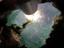 翡翠原石小白龙主播照片