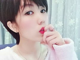 万里雪飘t1主播照片