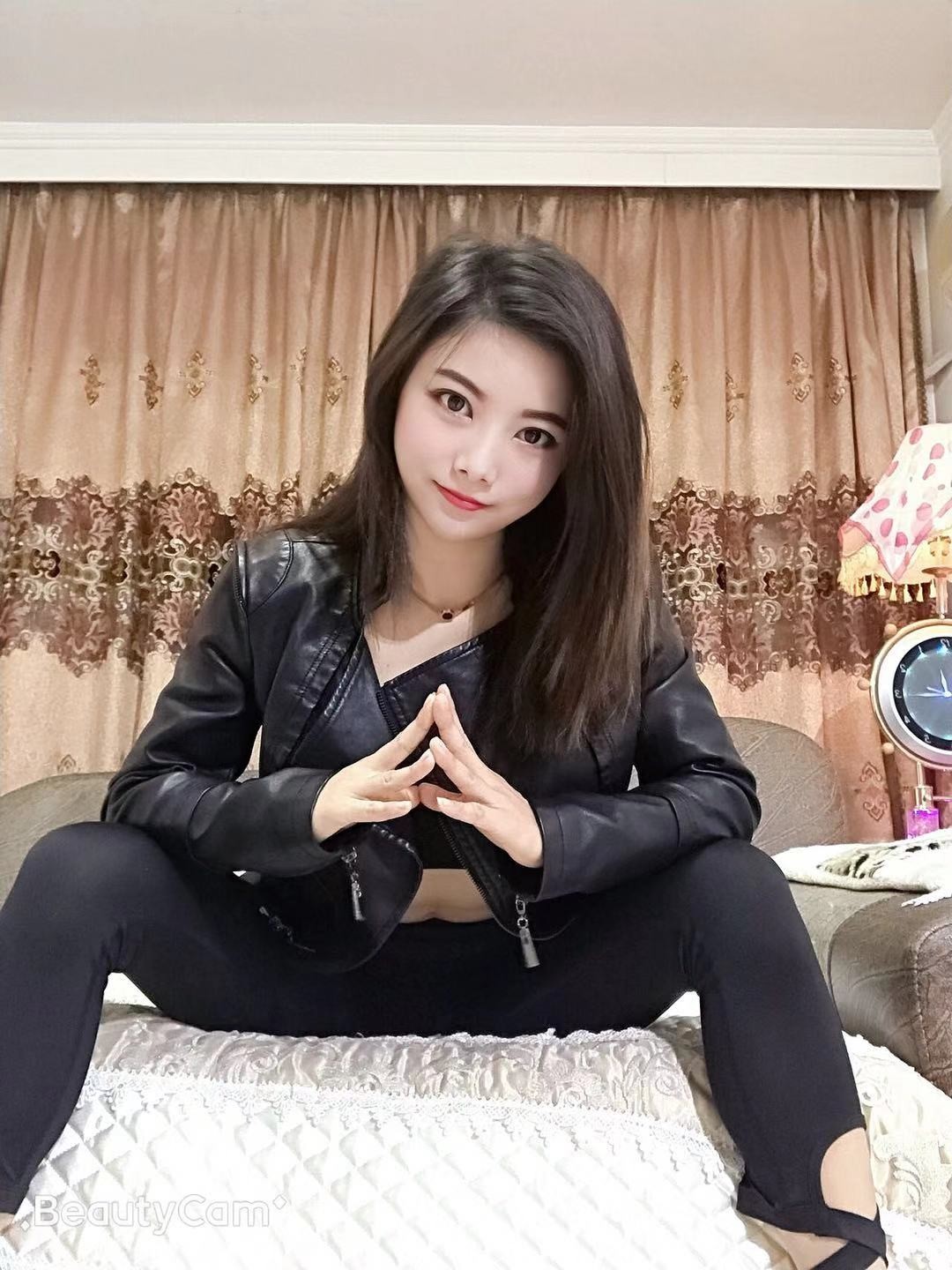 小研研的主播照片