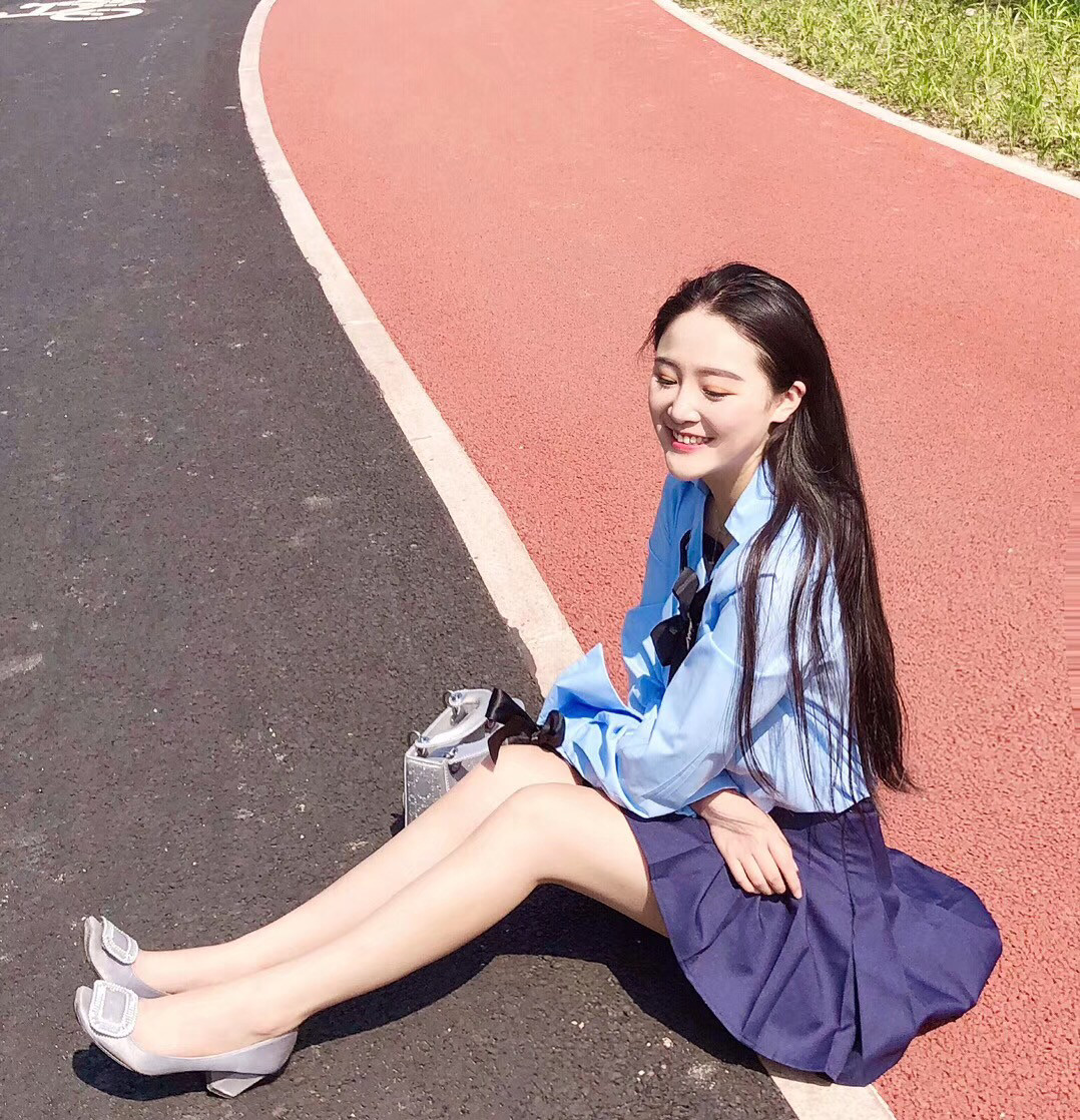 草莓开始自闭的主播照片