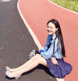 草莓开始自闭主播照片