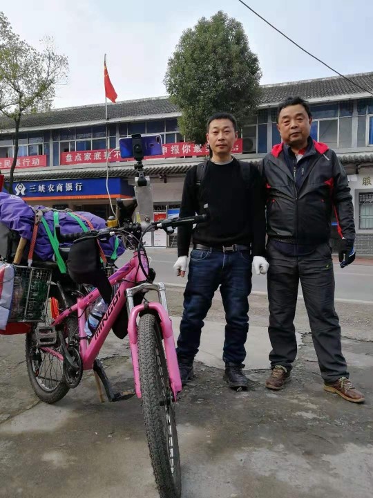 鄂E华哥爱上钓鱼主播照片