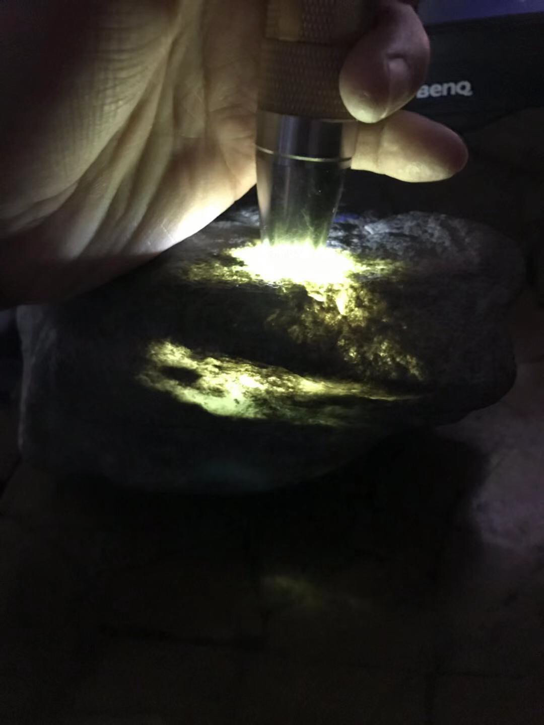 翡翠原石和合翡翠的主播照片