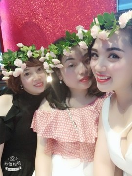 女王山东不定时播主播照片