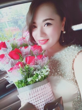 女王山东不定时播主播照片