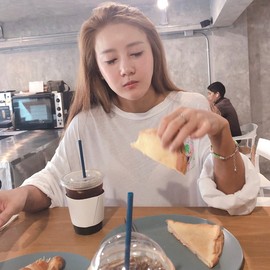 韩国迪丽凯丽主播照片