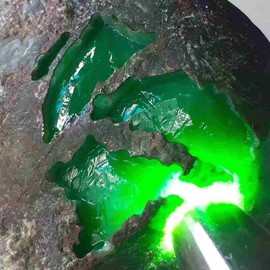 翡翠原石仙玉珠宝主播照片