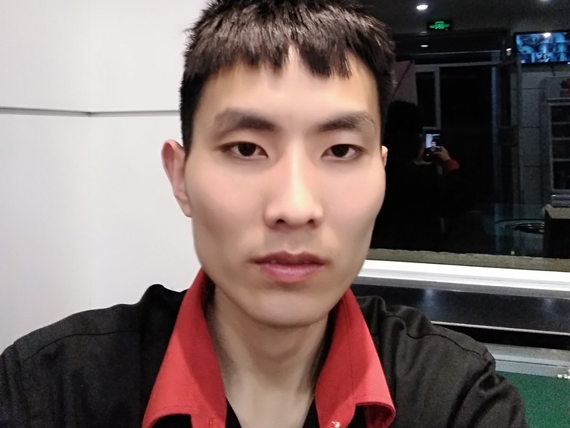 哼唧：的主播海报