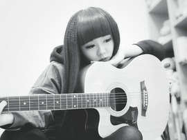 站在地球上看月亮主播照片