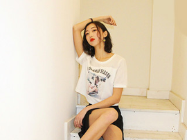 站在地球上看月亮主播照片