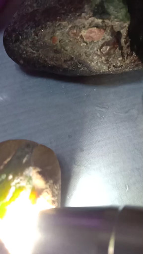 打马坎水夹绿挂件料是糯冰底哦！