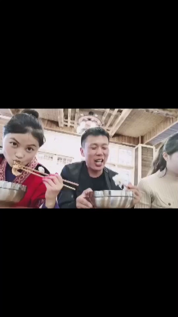 小江直播美女吃饭