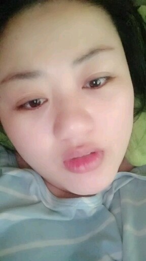 做噩梦了，眼睛都哭肿了