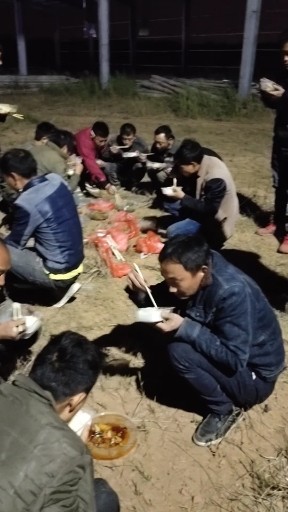 上十个小时班，刚吃饭