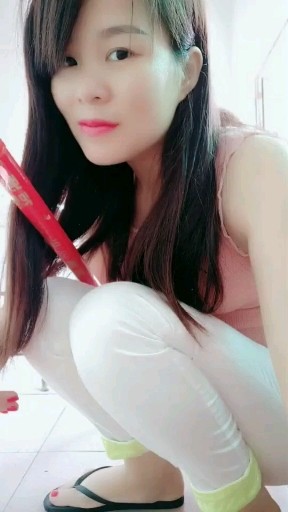 评论说下是长相好看还是性感？