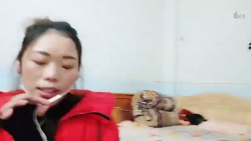 ，