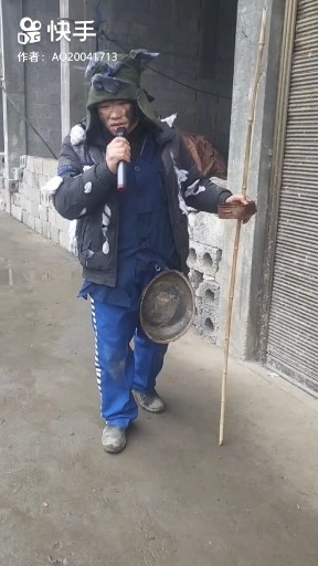 美女一开门被叫花子吓到了