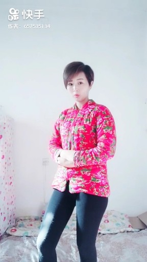 这老娘们就是喜欢欠别人的钱