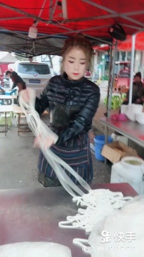 你的眼角流着眼泪