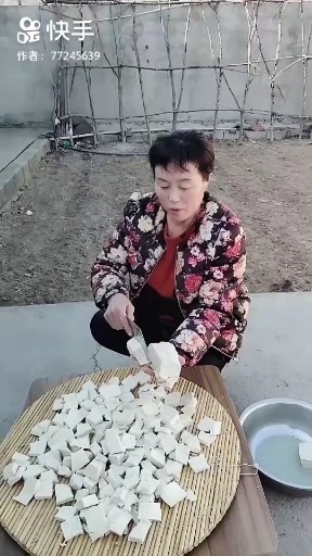 李家屯的大妈