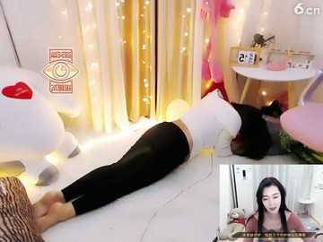 看看这个主播的两个姿势