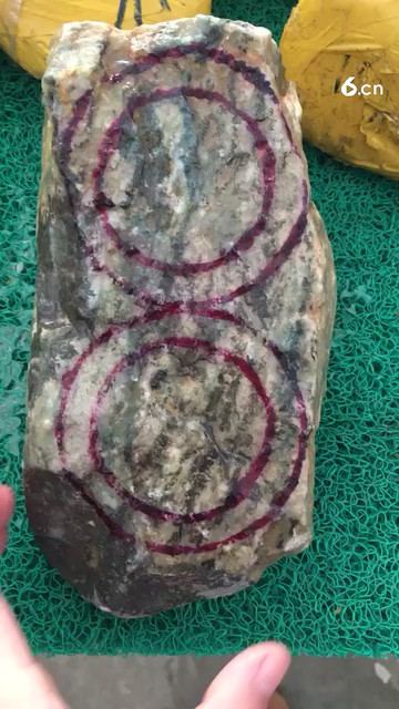 翡翠原石周身色花